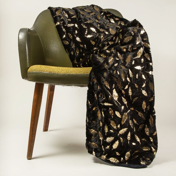 Luxe Home Decor Signature Faux Fur Throw | 1-Piece | Gold leaf on black | 50"x60 - Picture 1 of 4